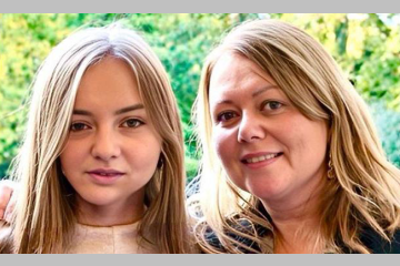 Charlotte Deseigne, nouvelle marraine de la Fédération Grandir Sans Cancer et sa maman, Caroline