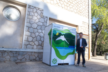 L'un des compacteurs de déchets développés par Waste in Peace. Crédit : Waste in Peace. 