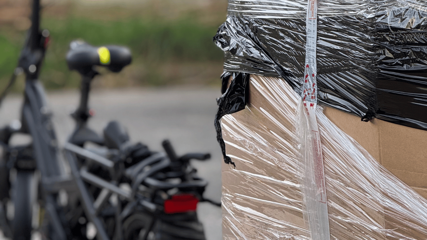 Photo artistique d'un vélo avec une cargaison