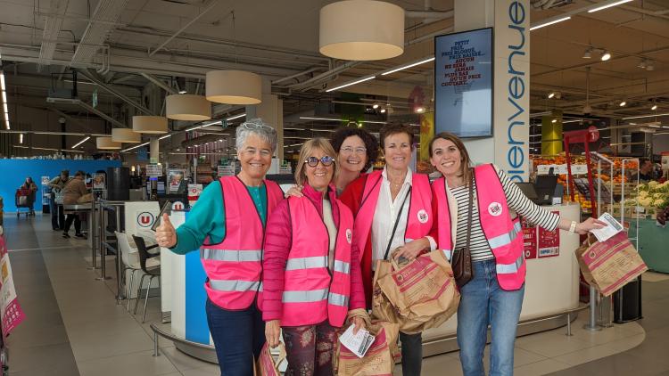 Collaborateurs SOMFY mobilisés pour la collecte nationale des Restos du Coeur