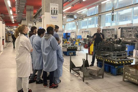 Visite de l'Atelier de Maintenance de Vaugirard de la RATP par des lycéens du programme PHARES
