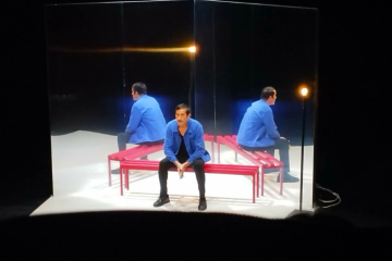 À l’ombre du réverbère, des barreaux à la lumière des projecteurs 