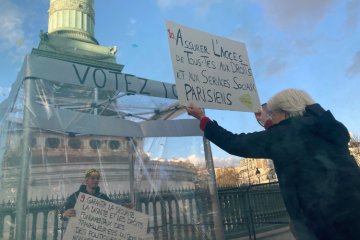 Les représentants du collectif ont symboliquement déposé dans une urne l'ensemble de leurs 12 recommandations, place de la Bastille à Paris. Crédit : Carenews.